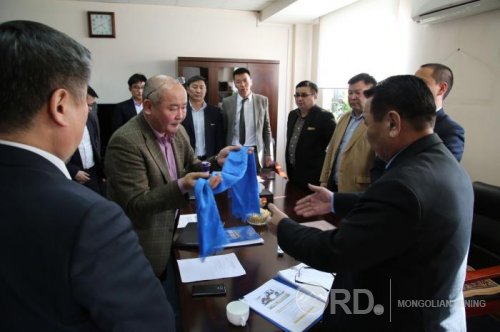 Бас нэг хэл амны эзэн “Эрдэнэс ТТ”-н гүйцэтгэх захирал болжээ  Бас нэг хэл амны эзэн “Эрдэнэс ТТ”-н гүйцэтгэх захирал болжээ