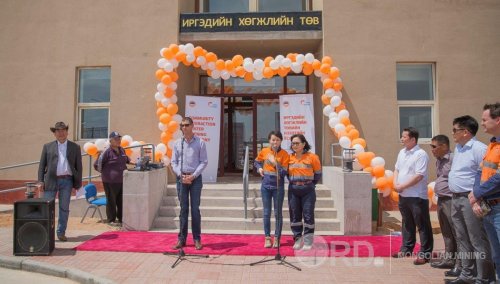 “Оюу толгой” компани Ханбогд суманд Иргэдийн хөгжлийн төвийг хүлээлгэн өглөө