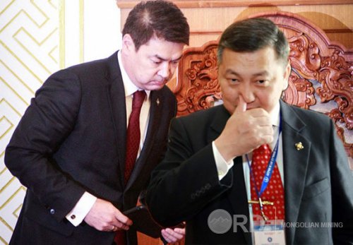 Давхар, давхар улс төр агуулсан Ерөнхий сайдыг огцруулах бичиг