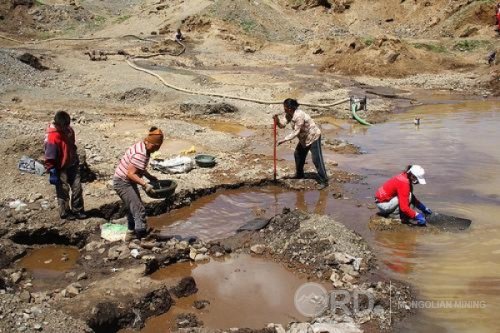 Хятадын компани оршуулгын газар ухаж алт олборлох гэж байна