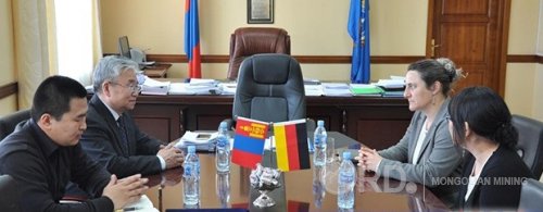 “Уул уурхайн хяналтын мэдээллийн системийг тогтворжуулах шат”-ны гэрээний хугацааг сунгалаа