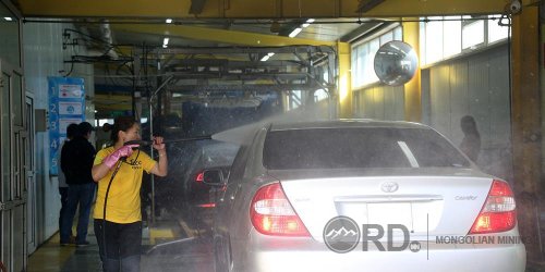 Нэг автомашин угаахад дунджаар 40-50 литр цэвэр ус ашиглаглаж байна