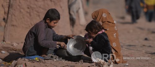 Афганчууд байгалийн баялагаа бус хүүхдүүдээ худалдаж байна
