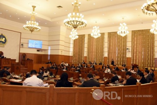 Иргэний мэдээлэлд "өвдөг шороодсон" Ашигт малтмалын тухай хуулийг өөрчлөхөөр болжээ