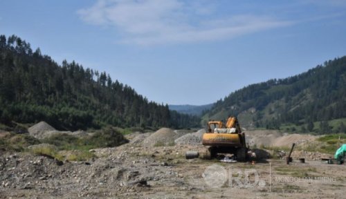 Хууль бусаар алт олборлож байсан 1 аж ахуйн нэгж, 1 нөхөрлөл, 18 иргэний үйл ажиллагааг зогсоожээ