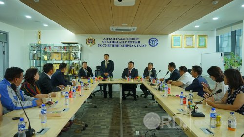 Ус Сувгийн Удирдах Газрын үе үеийн дарга нарыг Нийслэлийн "ХАНГАРЬД" одонгоор шагналаа
