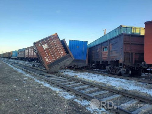 Төмөр замын осол дахин гарч ГУРВАН ВАГОН замаас гарч галт тэрэгтэй мөргөлджээ