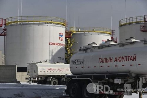 Энэ сард хоёр хөршөөс 117 мянган тонн шатахуун авна Энэ сард хоёр хөршөөс 117 мянган тонн шатахуун авна