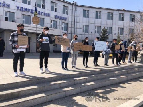 Дарханы залуучууд Төмөрлөгийн үйлдвэрийн баялгийг орон нутаг хүртэх ёстойг сануулж эхэллээ