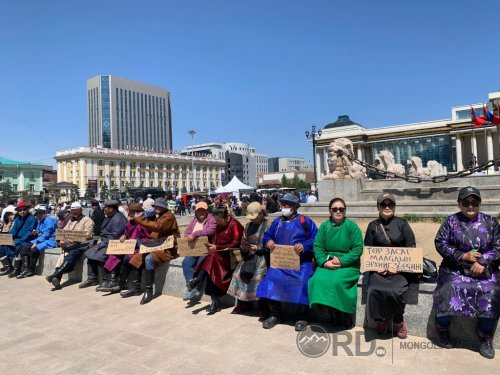 Говийн 4 аймагт ойрын 2 жилдээ лиценз олгохгүй гэдгээ Уул уурхайн сайд малчдад амлалаа!!!