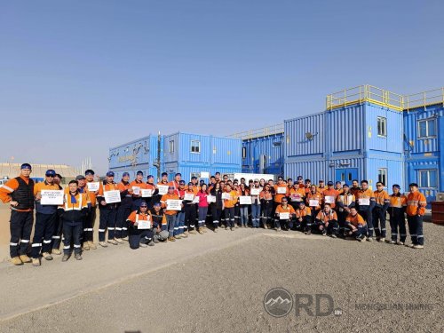 Оюутолгойн гүний уурхайн 200 ажилтан хугацаагүй ажил хаялт зарлажээ