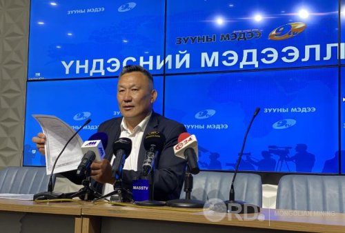 Тавантолгойн Бор тээг гэдэг хэсгийг Хятадын компани эзэмшчихэж гэв