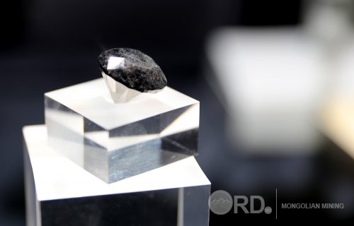 37 сая ам долларын хар очир алмааз Шанхайд зарагдана